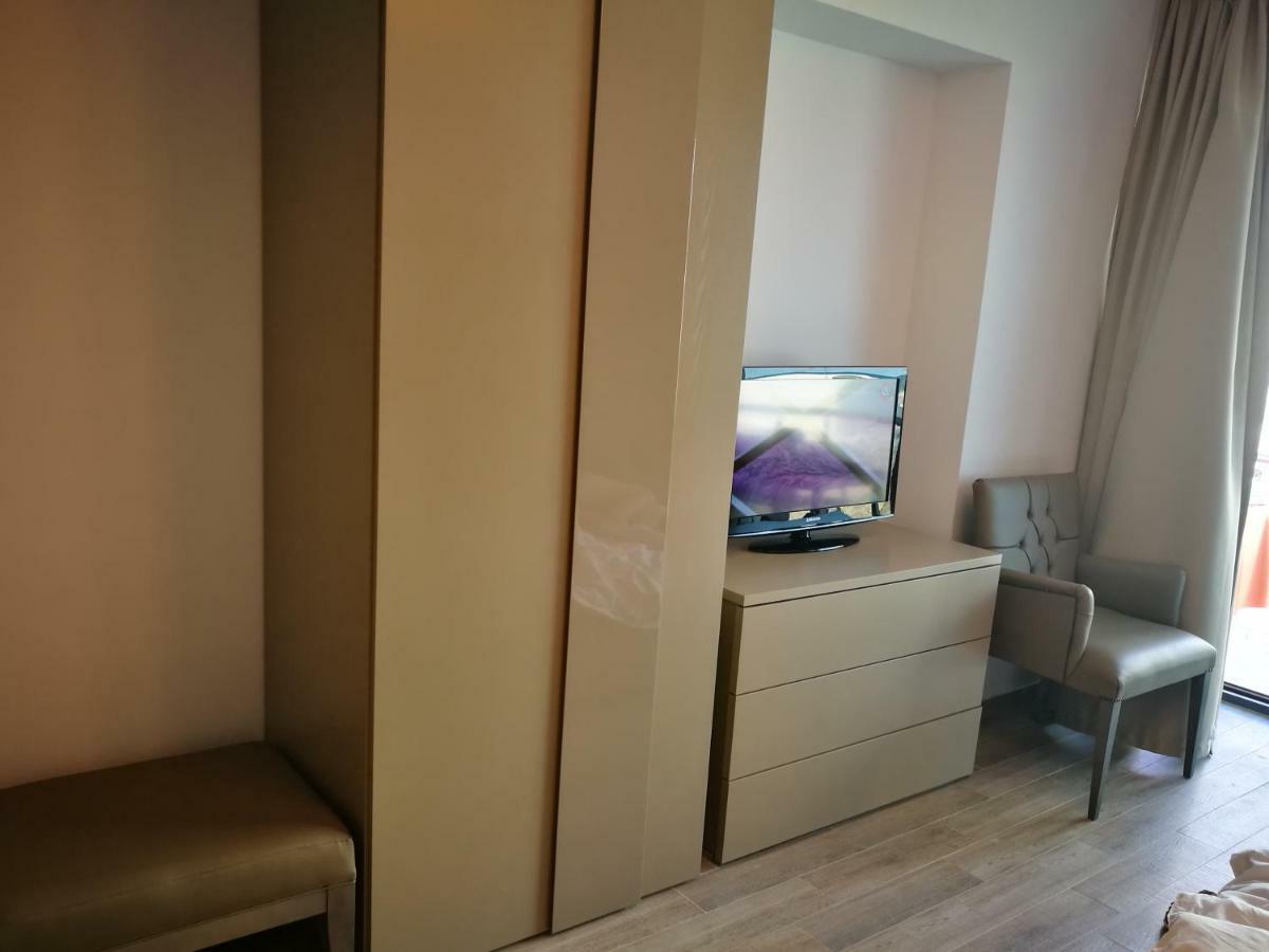 Luxury 42 De Silva