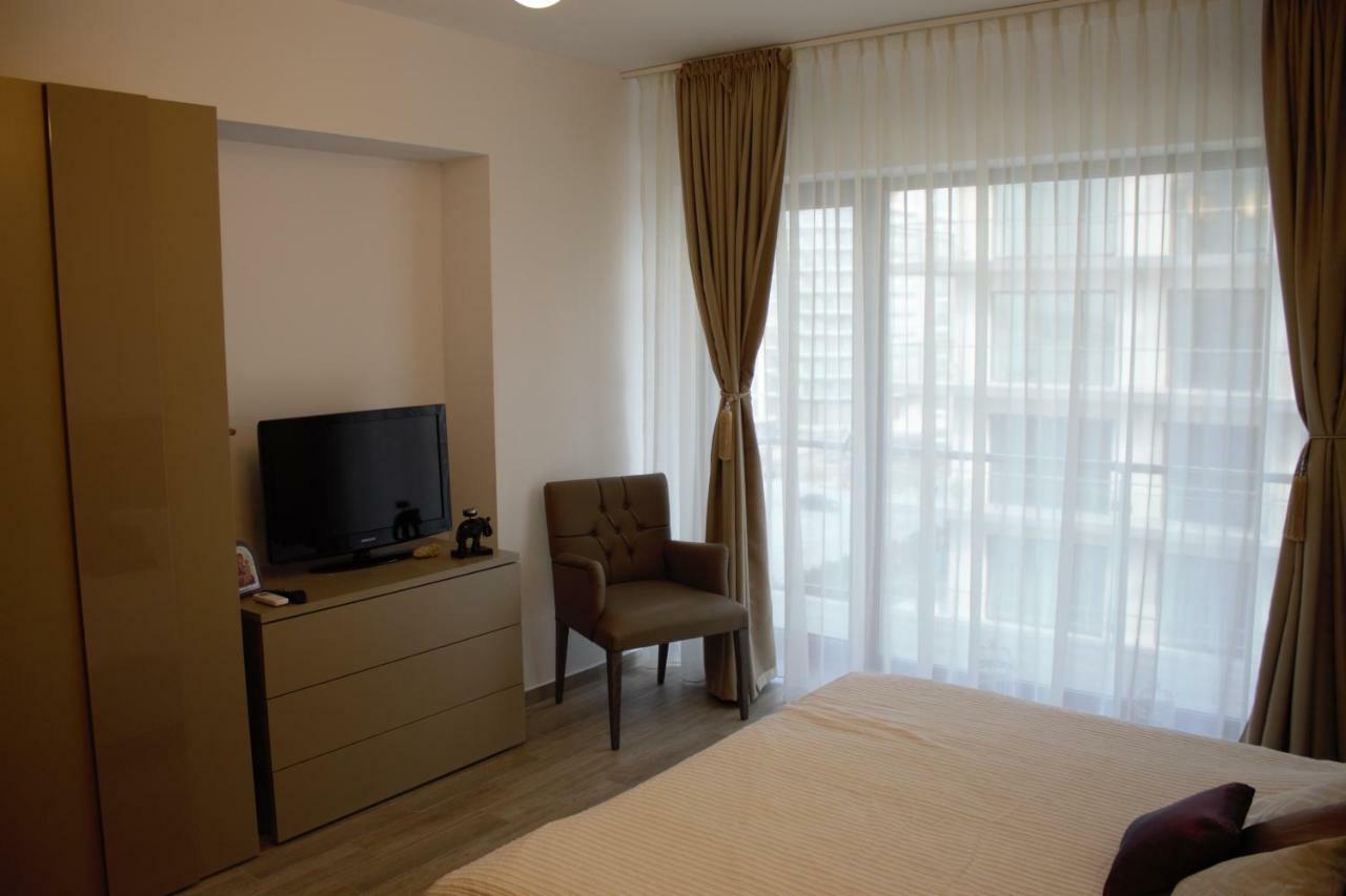 Luxury 42 De Silva Apartment